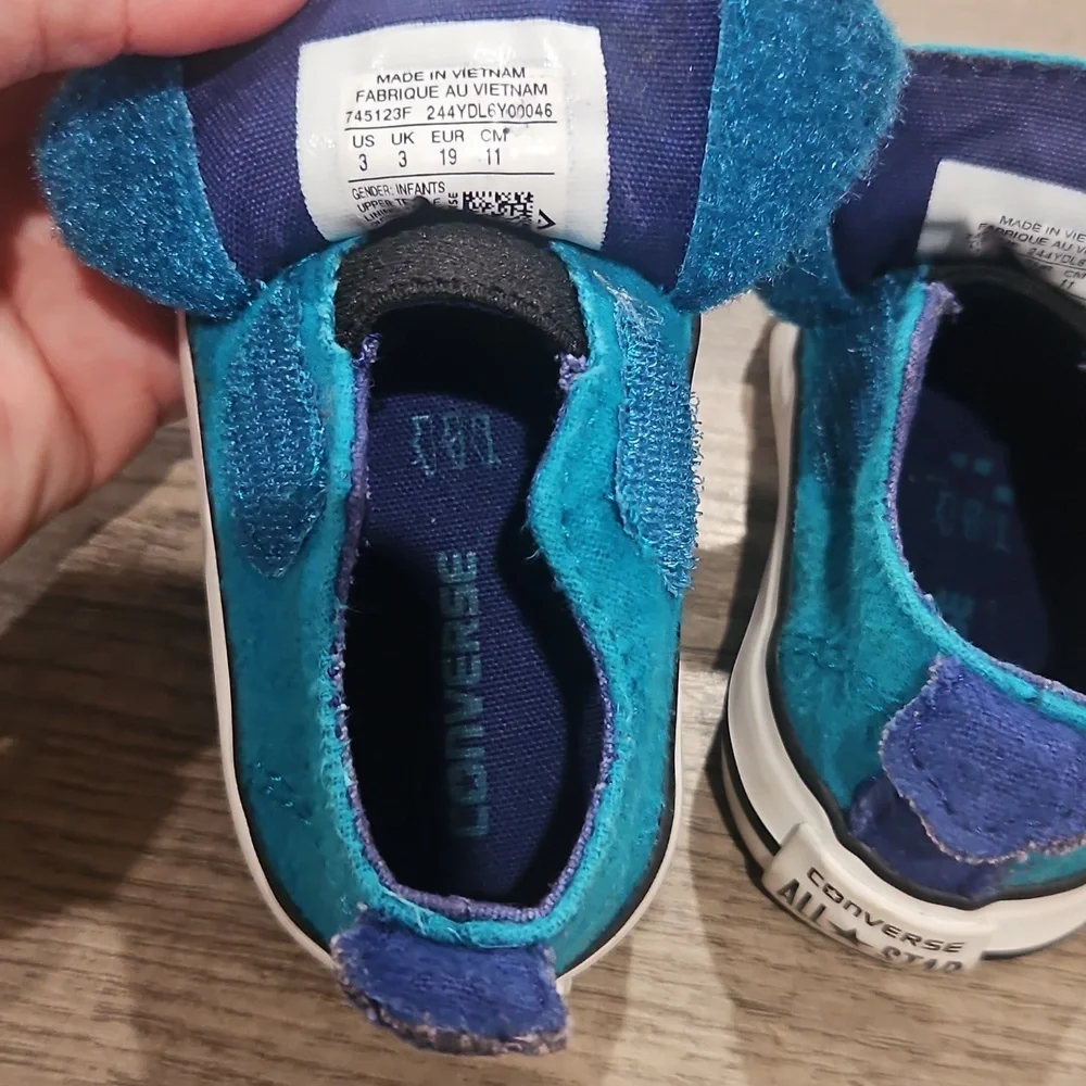 Converse Kids angry Birds Blue & Yellow Character Sneakers size 3